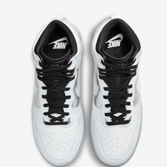 *NWT * Nike Dunks SE in White/ Metallic Silver - Picture 3 of 10